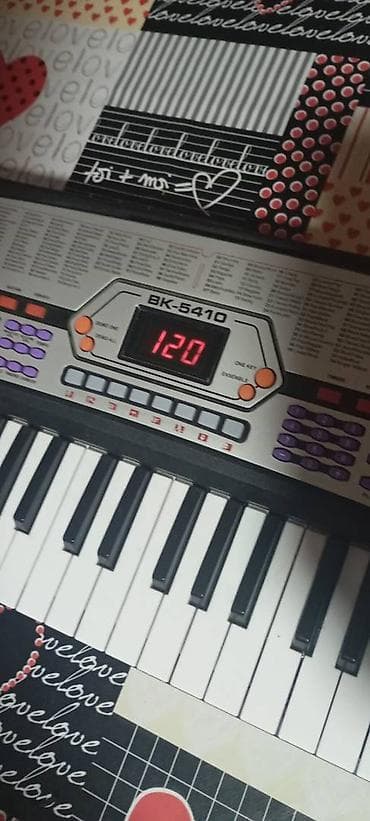 Guitars: Klavijatura je u ispravnom stanju, svaka dirka radi. Uz klavijaturu at lalafo.rs — 7 Guitars: Klavijatura je u ispravnom stanju, svaka dirka radi. Uz klavijaturu — 7