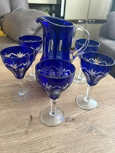 Set od kobaltno plavog brušenog stakla – vrč i 5 čaša na stalku. - na lalafo.rs Set od kobaltno plavog brušenog stakla – vrč i 5 čaša na stalku. -