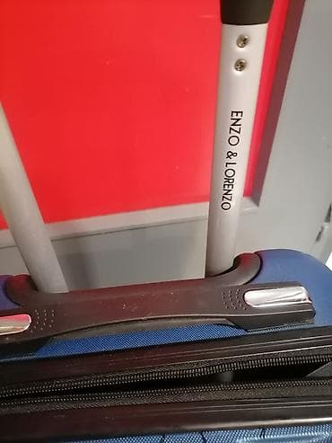 Kofer manji tvrdi na 4 točkića oko 55 /35/20 ispravan dobar u plavoj na lalafo.rs — 2 Kofer manji tvrdi na 4 točkića oko 55 /35/20 ispravan dobar u plavoj — 2