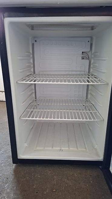 Kompaktni rashladni vitrina frižider Coca‑Cola, idealan za na lalafo.rs — 4 Kompaktni rashladni vitrina frižider Coca‑Cola, idealan za — 4