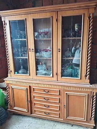 Antique Sofas: Masivna vitrina/komoda za dnevnu ili trpezariju, klasičnog dizajna at lalafo.rs — 1 Antique Sofas: Masivna vitrina/komoda za dnevnu ili trpezariju, klasičnog dizajna — 1