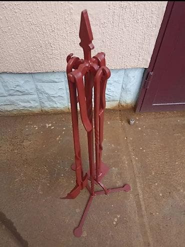 Kovani pribor za roštilj -kamin,stalak sa četri elemenata kao sa na lalafo.rs Kovani pribor za roštilj -kamin,stalak sa četri elemenata kao sa