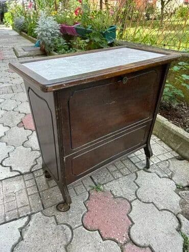 Antique Dressers: Stilski mini bar za piće - POVOLJNO - MOGUĆ PREVOZ U dobrom stanju 💎 at lalafo.rs — 4 Antique Dressers: Stilski mini bar za piće - POVOLJNO - MOGUĆ PREVOZ U dobrom stanju 💎 — 4