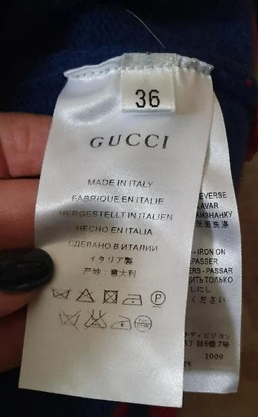 GUCCI original muski džemper vuneni, teget plave boje sa aplikacijama na lalafo.rs — 9 GUCCI original muski džemper vuneni, teget plave boje sa aplikacijama — 9