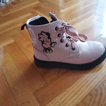 Dečje čizme – roze lakovane, sa Minnie Maus motivom - Model na lalafo.rs — 1 Dečje čizme – roze lakovane, sa Minnie Maus motivom - Model — 1