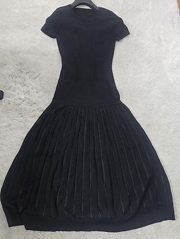 Sandro Paris dugačka plisirana crna knit haljina. Savršena. divan na lalafo.rs — 9 Sandro Paris dugačka plisirana crna knit haljina. Savršena. divan — 9