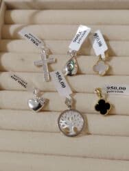 Srebrni privesci sa raznovrsnim motivima, emajlom i cirkonima Opis: - na lalafo.rs — 6 Srebrni privesci sa raznovrsnim motivima, emajlom i cirkonima Opis: - — 6