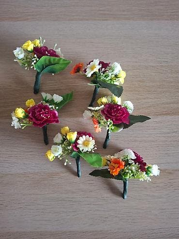 Ručne reverne cvetne dekoracije (butonijere) - Set malih aranžmana za na lalafo.rs — 3 Ručne reverne cvetne dekoracije (butonijere) - Set malih aranžmana za — 3