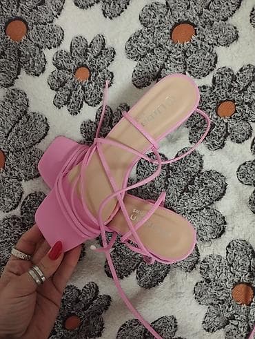 Ružičaste ženske sandale sa vezivanjem oko članka br 41 novo - Brend at lalafo.rs — 2 Ružičaste ženske sandale sa vezivanjem oko članka br 41 novo - Brend — 2