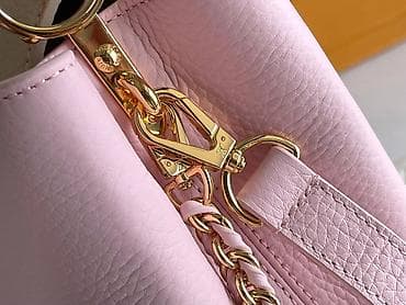 dve suknje po: Torba – ružičasta strukturisana koža sa zlatnim detaljima - Model sa na lalafo.rs — 3 dve suknje po: Torba – ružičasta strukturisana koža sa zlatnim detaljima - Model sa — 3