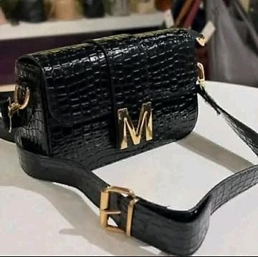 Accessories: Elegantna ženska torba preko ramena sa preklopom i metalnim slovom „M” at lalafo.rs — 7 Accessories: Elegantna ženska torba preko ramena sa preklopom i metalnim slovom „M” — 7