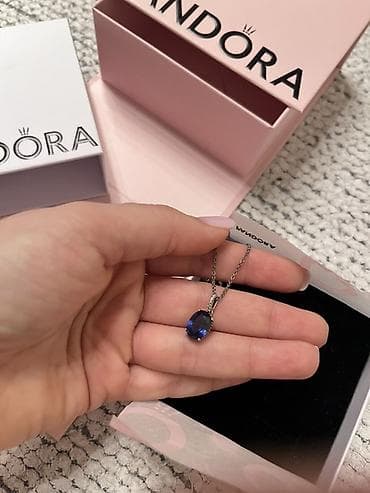 Pandora ogrlica sa priveškom – tamnoplavi ovalni kamen - Brend at lalafo.rs — 2 Pandora ogrlica sa priveškom – tamnoplavi ovalni kamen - Brend — 2