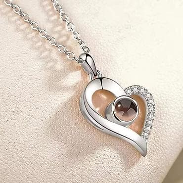 Nano Love You 100 jezika – ogrlica sa priveskom u obliku srca - na lalafo.rs — 5 Nano Love You 100 jezika – ogrlica sa priveskom u obliku srca - — 5
