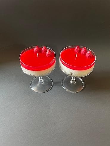Aromatične sveće u čašama – izgled kao cheesecake sa jagodom - Ručno na lalafo.rs — 1 Aromatične sveće u čašama – izgled kao cheesecake sa jagodom - Ručno — 1