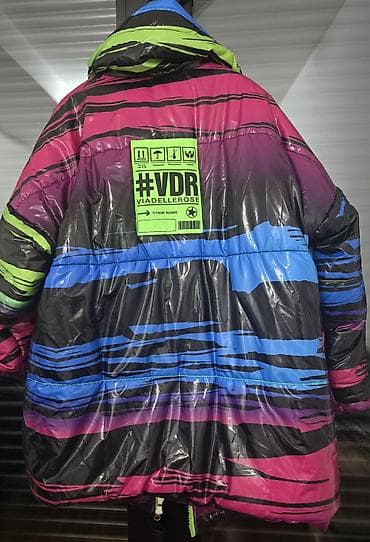 Ženska zimska jakna – šarena, sa grafičkim prugama u nijansama roze na lalafo.rs — 2 Ženska zimska jakna – šarena, sa grafičkim prugama u nijansama roze — 2