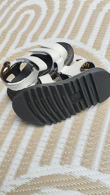 Kožne sandale Dr Martens sa debelim đonom broj 26 kupljene u USA,nikad na lalafo.rs — 2 Kožne sandale Dr Martens sa debelim đonom broj 26 kupljene u USA,nikad — 2