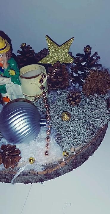 Ručni novogodišnji/dekorativni aranžman na drvenom panju. - Baza na lalafo.rs — 6 Ručni novogodišnji/dekorativni aranžman na drvenom panju. - Baza — 6