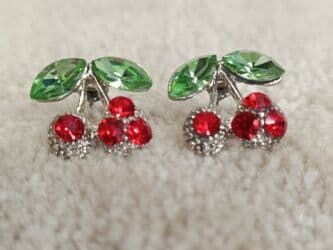 Višnje minđuše nove, jako lepo izgledaju uživo na lalafo.rs Višnje minđuše nove, jako lepo izgledaju uživo