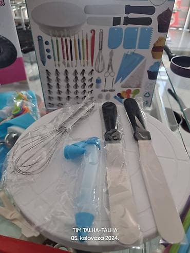 Set za torte i kolače Cena 2000 din Set za komplet za ukrašavanje na lalafo.rs Set za torte i kolače Cena 2000 din Set za komplet za ukrašavanje