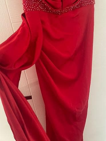 Elegantna duga crvena haljina za svečane prilike. - Kroj: uska na lalafo.rs — 3 Elegantna duga crvena haljina za svečane prilike. - Kroj: uska — 3
