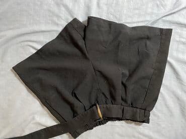 Šortsevi, Bermude: Crne kratke pantalone/šorts sa podesivim pojasom - Boja: crna - Kroj na lalafo.rs Šortsevi, Bermude: Crne kratke pantalone/šorts sa podesivim pojasom - Boja: crna - Kroj