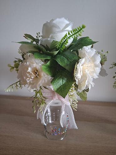 Dekorativni aranžmani od veštačkog cveća u staklenim vazama. - na lalafo.rs — 3 Dekorativni aranžmani od veštačkog cveća u staklenim vazama. - — 3