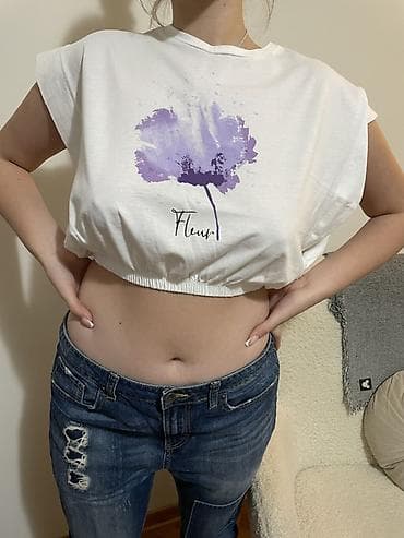 Ženska kratka majica (crop) dužina sa lastišem u struku, opušteni na lalafo.rs — 1 Ženska kratka majica (crop) dužina sa lastišem u struku, opušteni — 1