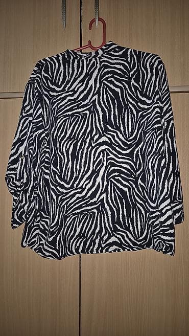 Bluza HOBI sa zebra printom - Model: ženska bluza sa V-izrezom i at lalafo.rs — 3 Bluza HOBI sa zebra printom - Model: ženska bluza sa V-izrezom i — 3