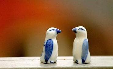 Dve minijaturne porcelanske KOBALT figurine PINGVINA. KOBALT. Delft na lalafo.rs Dve minijaturne porcelanske KOBALT figurine PINGVINA. KOBALT. Delft