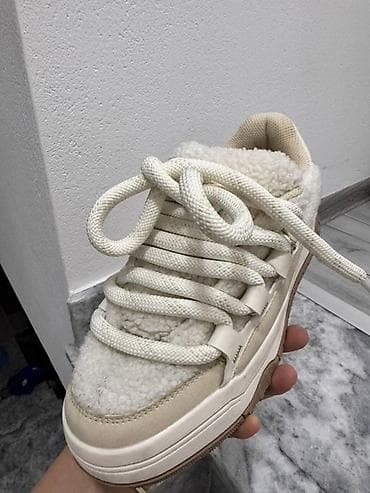 Bershka patike – model sa krznenim (shearling) gornjištem - Brend na lalafo.rs — 4 Bershka patike – model sa krznenim (shearling) gornjištem - Brend — 4