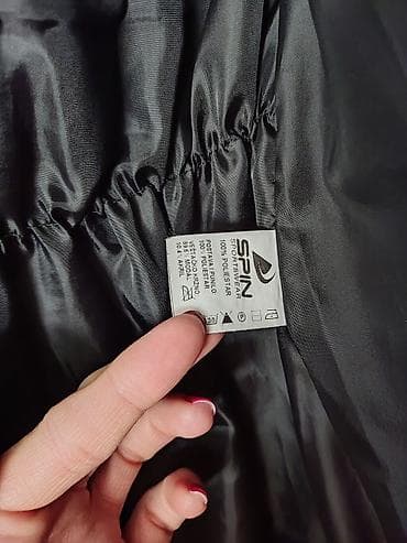 Topla zimska jakna, veoma dobro ocuvana Kapuljaca ima mogucnost da se na lalafo.rs — 5 Topla zimska jakna, veoma dobro ocuvana Kapuljaca ima mogucnost da se — 5