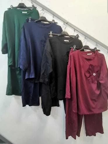 Komplet gornji i donji deo sa crvetom. Crna,roza,pink,borda,tamno na lalafo.rs — 1 Komplet gornji i donji deo sa crvetom. Crna,roza,pink,borda,tamno — 1