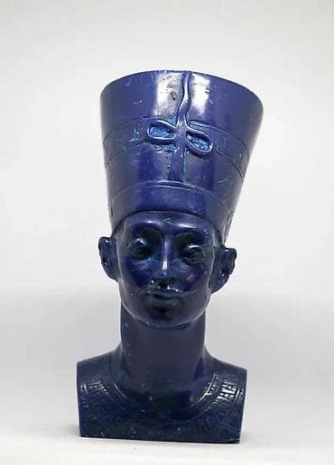 dve suknje po: Kip glave kraljice NEFERTITI ručno izrađen od PLAVOG KAMENA. Extra at lalafo.rs — 3 dve suknje po: Kip glave kraljice NEFERTITI ručno izrađen od PLAVOG KAMENA. Extra — 3