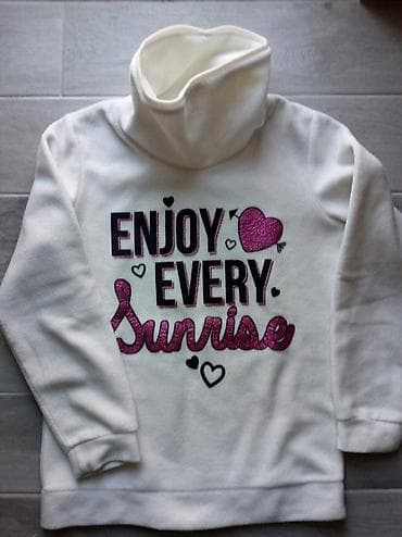 Ženska ćebe dukserica.U odličnom je stanju.Odgovara S i M veličini at lalafo.rs — 1 Ženska ćebe dukserica.U odličnom je stanju.Odgovara S i M veličini — 1