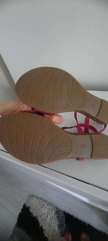 Potpuno nove pink sandale Deichman, sa diskretnkm cirkonima, vel 40 na lalafo.rs — 4 Potpuno nove pink sandale Deichman, sa diskretnkm cirkonima, vel 40 — 4