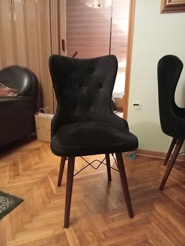 Tapacirana stolica sa naslonom u formi školjke, u tamnoj (crnoj) boji na lalafo.rs — 1 Tapacirana stolica sa naslonom u formi školjke, u tamnoj (crnoj) boji — 1