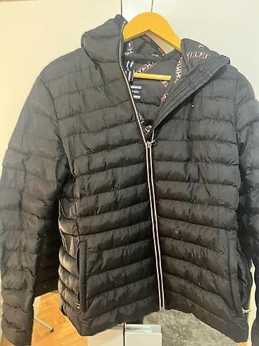 Zenska jakna Tommy Hilfiger - Model: puffer jakna sa kapuljačom - na lalafo.rs — 1 Zenska jakna Tommy Hilfiger - Model: puffer jakna sa kapuljačom - — 1