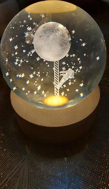 pepco stone lampe: Dekorativna LED kristalna kugla sa drvenim postoljem – „Astronaut i at lalafo.rs — 1 pepco stone lampe: Dekorativna LED kristalna kugla sa drvenim postoljem – „Astronaut i — 1
