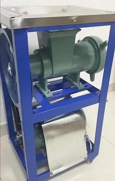 Nova i veoma kvalitetna masina za mlevenja mesa 42'' -Monofazna na lalafo.rs — 1 Nova i veoma kvalitetna masina za mlevenja mesa 42'' -Monofazna — 1