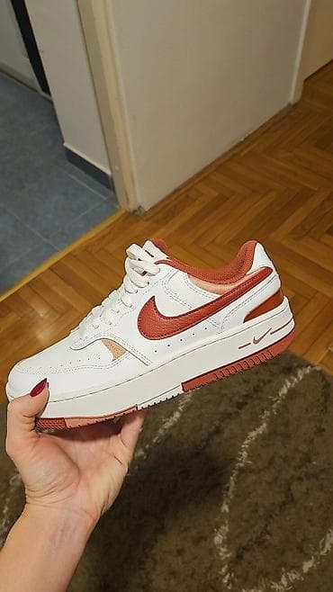 Nove nike patike sa etiketom, br. 38 U Beogradu moguce licno at lalafo.rs — 1 Nove nike patike sa etiketom, br. 38 U Beogradu moguce licno — 1