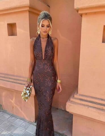 💫Prelepa svečana haljina sa šljokičastim čipkanim dezenom. Model je na lalafo.rs 💫Prelepa svečana haljina sa šljokičastim čipkanim dezenom. Model je