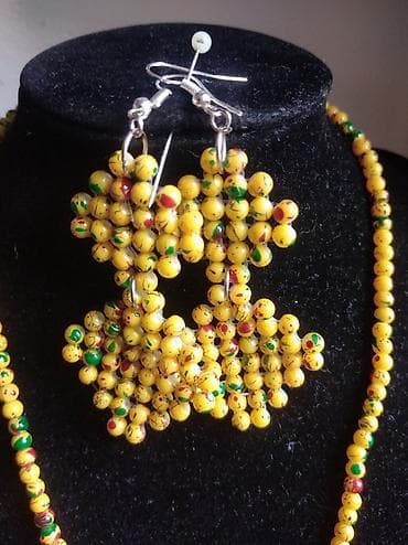 Ručni rad, ogrlica i mindjuše od sitnih perlica, trenutno jedan na lalafo.rs — 4 Ručni rad, ogrlica i mindjuše od sitnih perlica, trenutno jedan — 4