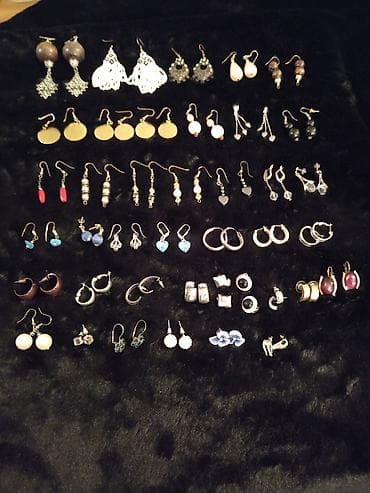 Raznovrstan set minđuša, uključujući viseće modele, alke i minđuše sa na lalafo.rs — 1 Raznovrstan set minđuša, uključujući viseće modele, alke i minđuše sa — 1