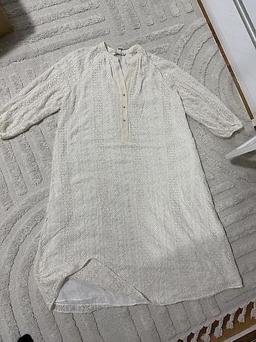 Zara haljina. Obucena dva puta. Cela u vez na lalafo.rs Zara haljina. Obucena dva puta. Cela u vez