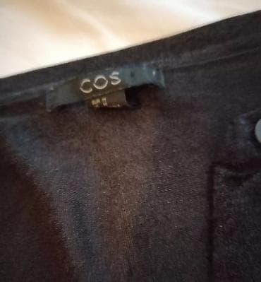 COS haljina-ogrtač u tamno sivoj - crnoj boji. Materijal svila i na lalafo.rs — 1 COS haljina-ogrtač u tamno sivoj - crnoj boji. Materijal svila i — 1