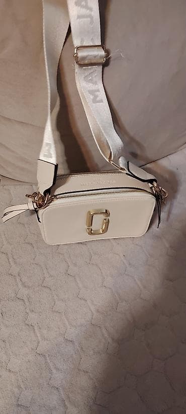 Marc Jacobs “The Snapshot” torbica preko ramena - Model: The Snapshot at lalafo.rs — 2 Marc Jacobs “The Snapshot” torbica preko ramena - Model: The Snapshot — 2