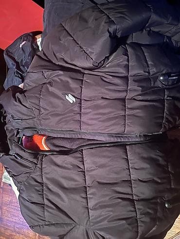 Superdry muška zimska puffer jakna sa kapuljačom - Boja: crna - na lalafo.rs — 8 Superdry muška zimska puffer jakna sa kapuljačom - Boja: crna - — 8