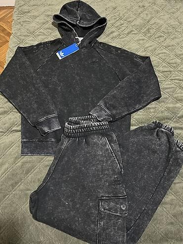 ADIDAS Washed-Out Boyfriend-Fit Hoodie and Acid-Washed Sweat Pants na lalafo.rs ADIDAS Washed-Out Boyfriend-Fit Hoodie and Acid-Washed Sweat Pants