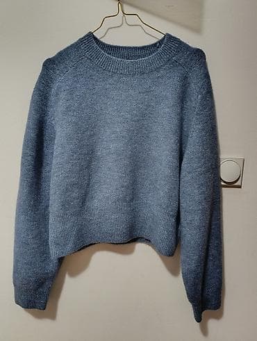 Plavi pleteni džemper sa okruglim izrezom - Boja: prigušeno plava na lalafo.rs — 1 Plavi pleteni džemper sa okruglim izrezom - Boja: prigušeno plava — 1