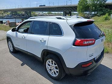 Transport: Jeep Cherokee 4x4, bijela boja, registrovan u Srbiji (tablice BG) at lalafo.rs — 4 Transport: Jeep Cherokee 4x4, bijela boja, registrovan u Srbiji (tablice BG) — 4